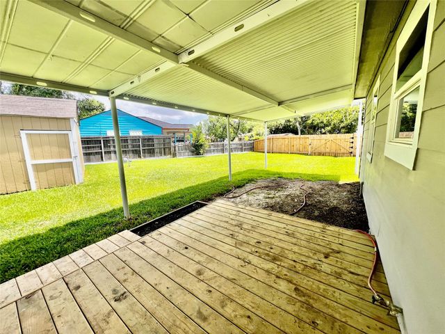 2307 Windsor Lane, Pasadena, TX 77506