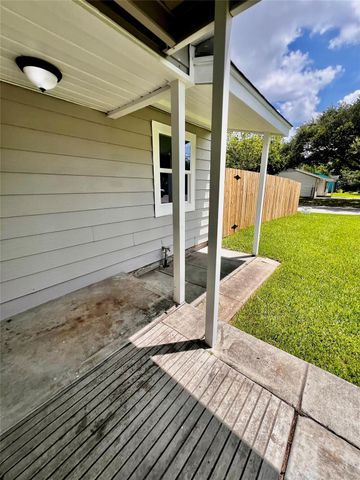 2307 Windsor Lane, Pasadena, TX 77506