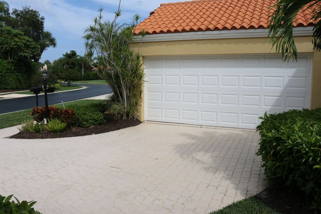 2668 La Lique Circle, Palm Beach Gardens, FL 33410