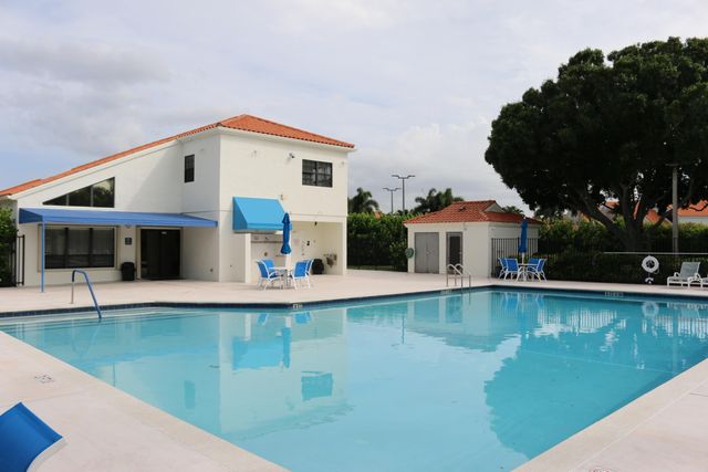 2668 La Lique Circle, Palm Beach Gardens, FL 33410
