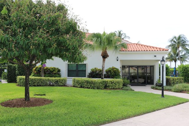 2668 La Lique Circle, Palm Beach Gardens, FL 33410