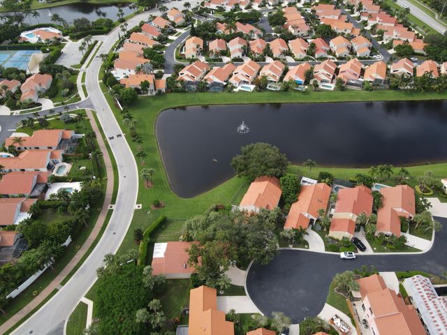 2668 La Lique Circle, Palm Beach Gardens, FL 33410