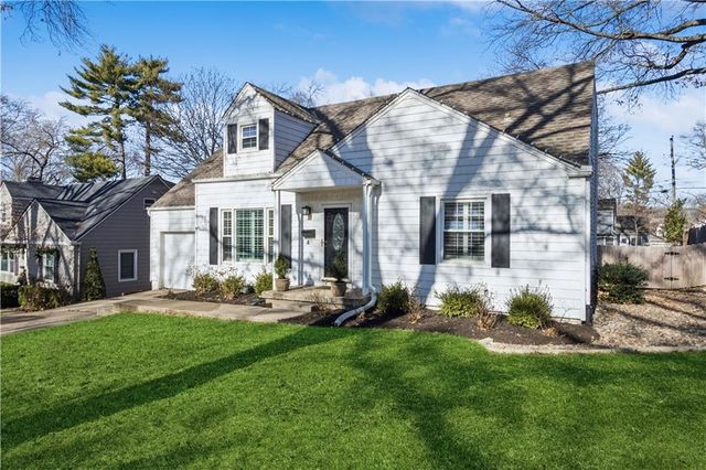 2910 W 73rd Terrace, Prairie Village, KS 66208