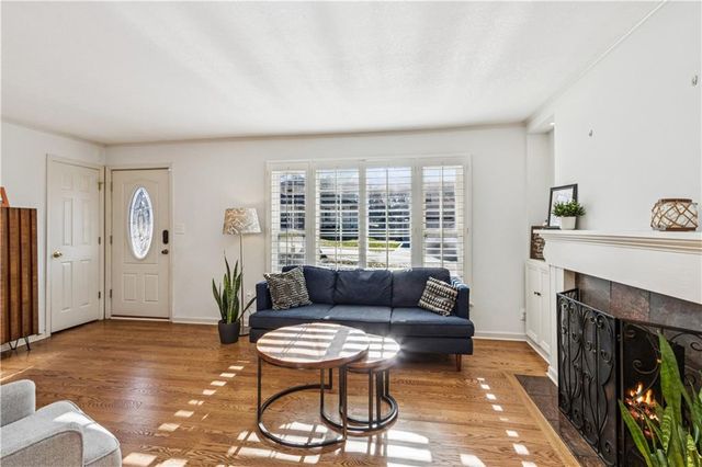 2910 W 73rd Terrace, Prairie Village, KS 66208