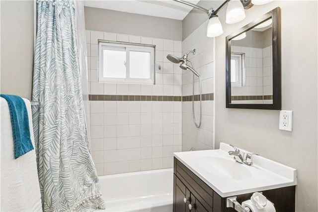 2910 W 73rd Terrace, Prairie Village, KS 66208