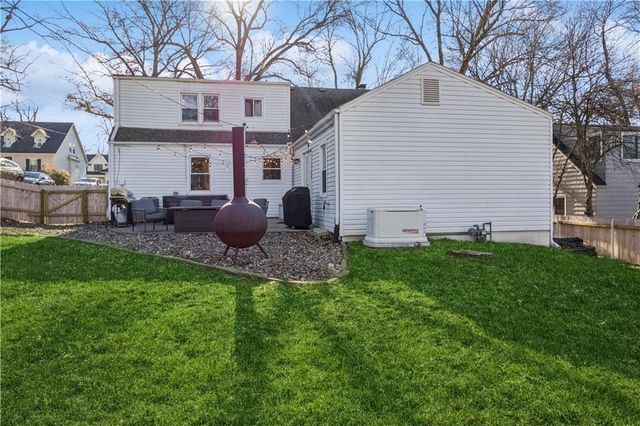 2910 W 73rd Terrace, Prairie Village, KS 66208