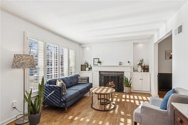 2910 W 73rd Terrace, Prairie Village, KS 66208