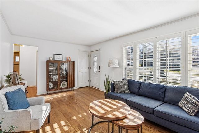 2910 W 73rd Terrace, Prairie Village, KS 66208