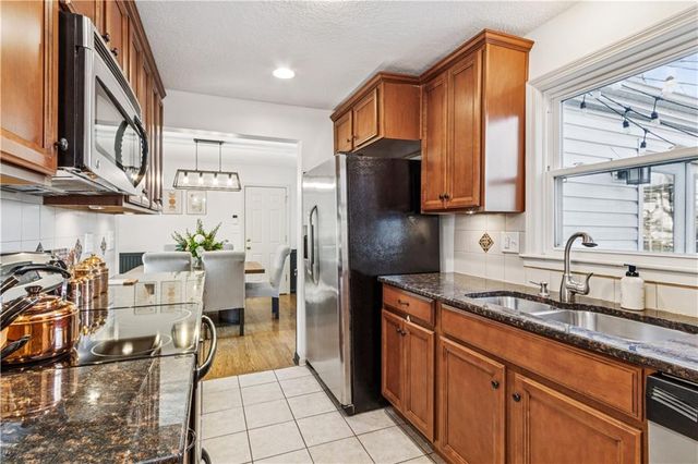 2910 W 73rd Terrace, Prairie Village, KS 66208