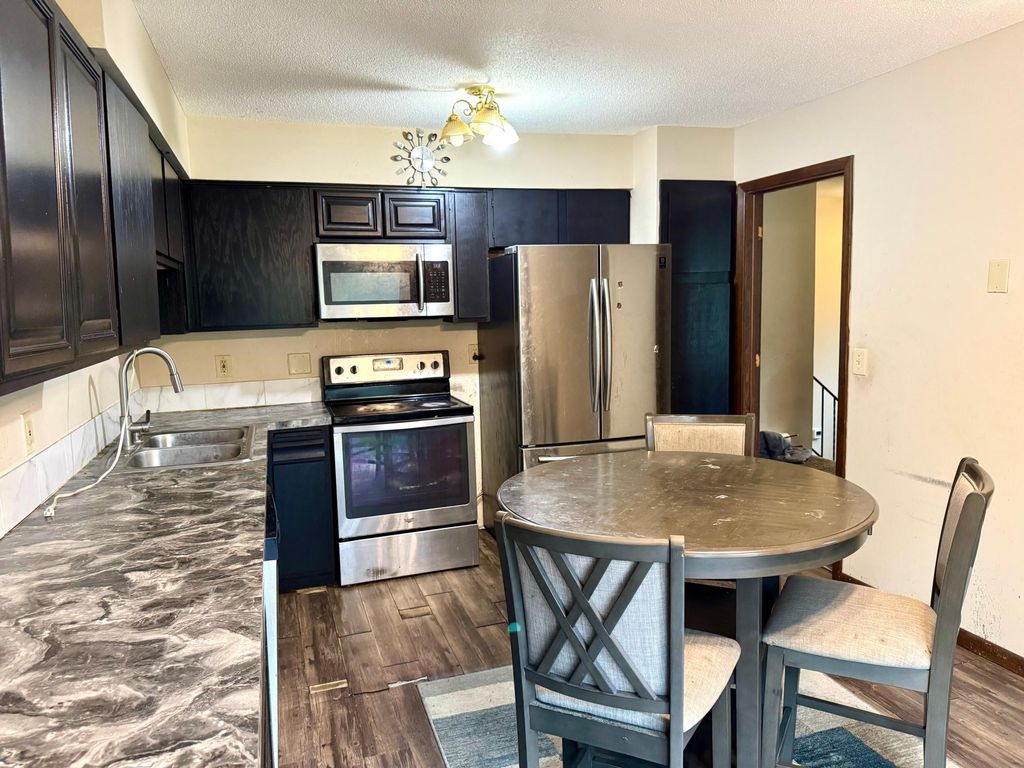 10498 Yorktown Lane N, Maple Grove, MN 55369 — photo 4