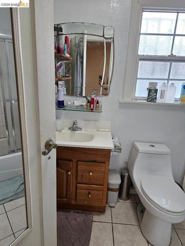 2840 22nd Ave, Oakland, CA 94606