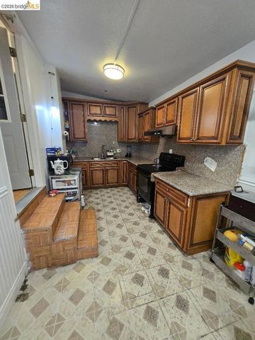 2840 22nd Ave, Oakland, CA 94606
