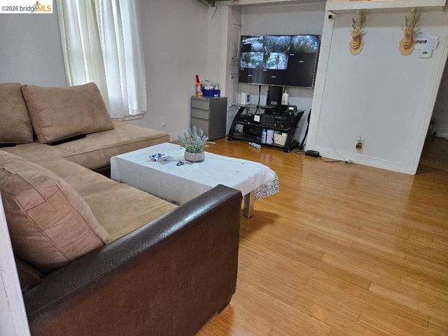 2840 22nd Ave, Oakland, CA 94606