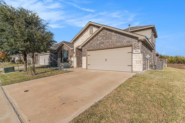 8824 Prairie Dawn Drive, Fort Worth, TX 76131