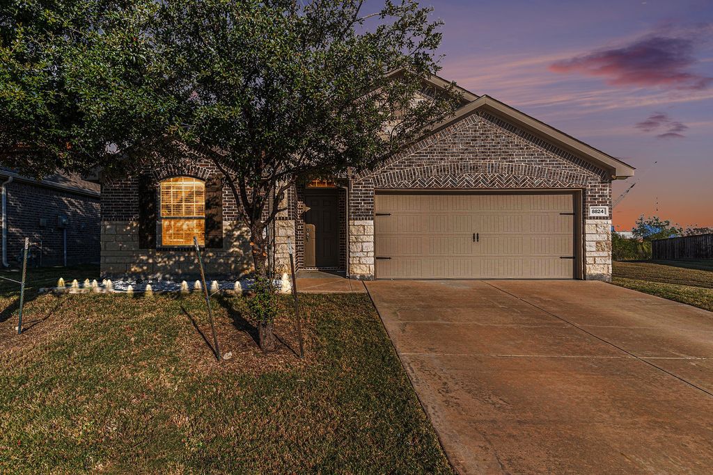 8824 Prairie Dawn Drive, Fort Worth, TX 76131