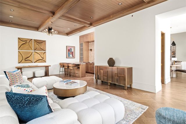521 Trails End Street, Houston, TX 77024