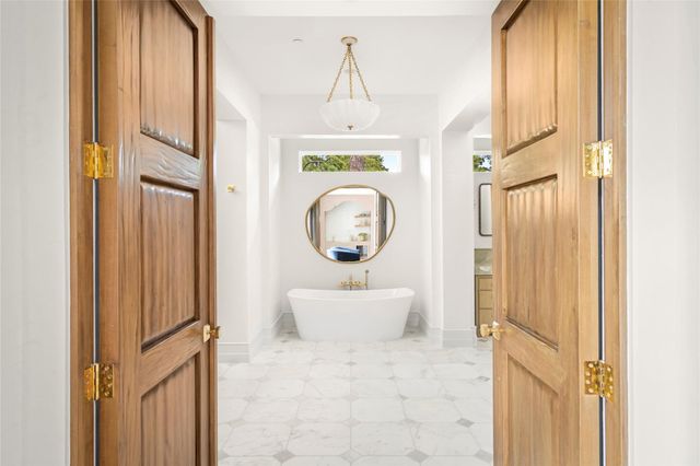 521 Trails End Street, Houston, TX 77024