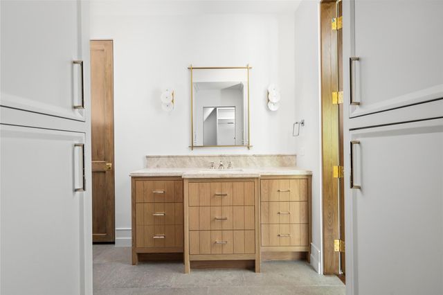 521 Trails End Street, Houston, TX 77024