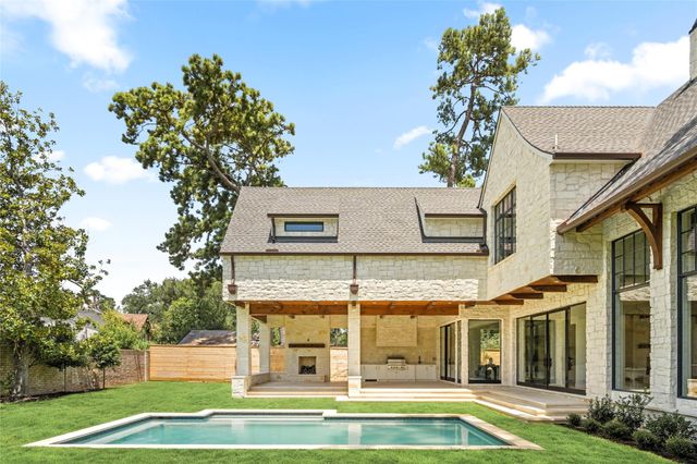 521 Trails End Street, Houston, TX 77024