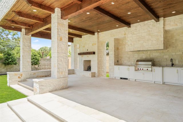 521 Trails End Street, Houston, TX 77024