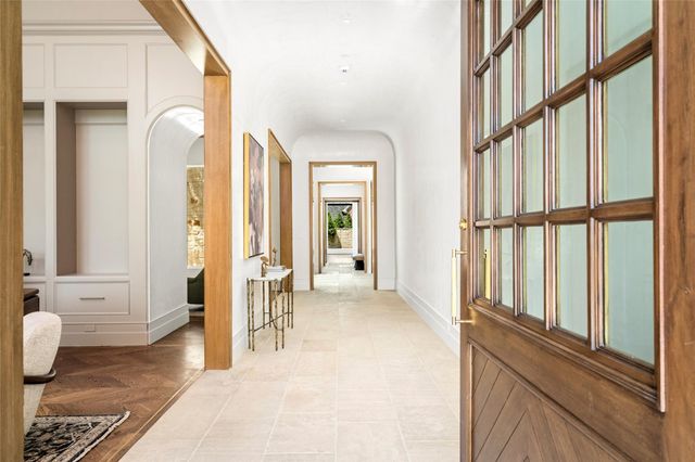 521 Trails End Street, Houston, TX 77024