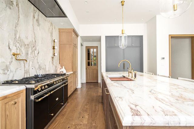 521 Trails End Street, Houston, TX 77024