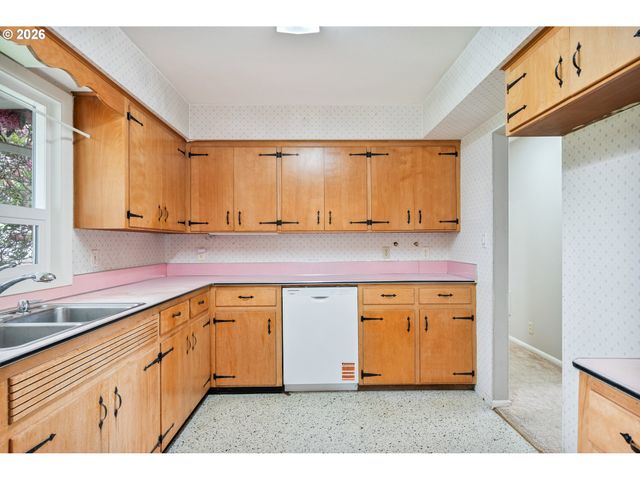 933 S NEVADA Dr, Longview, WA 98632