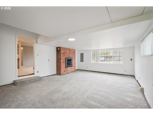 933 S NEVADA Dr, Longview, WA 98632