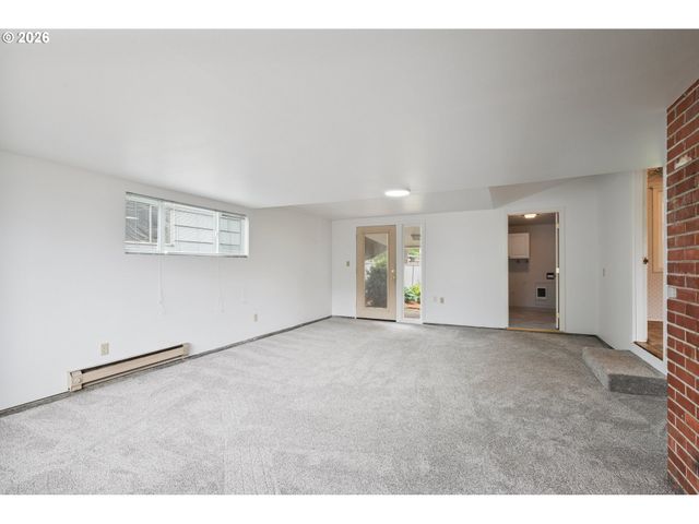 933 S NEVADA Dr, Longview, WA 98632