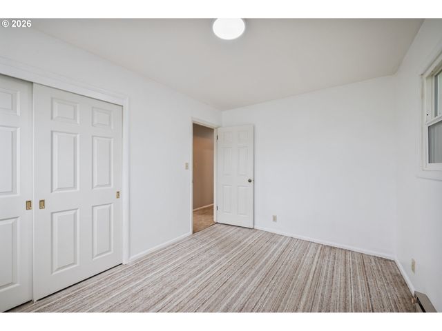 933 S NEVADA Dr, Longview, WA 98632