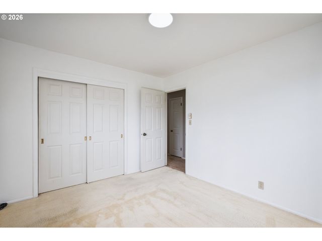933 S NEVADA Dr, Longview, WA 98632