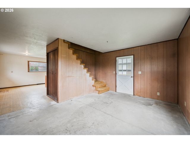 933 S NEVADA Dr, Longview, WA 98632