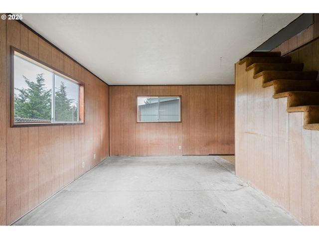 933 S NEVADA Dr, Longview, WA 98632