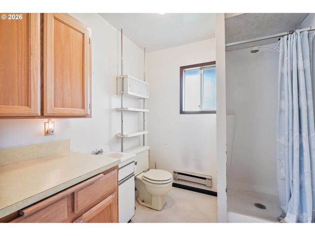 933 S NEVADA Dr, Longview, WA 98632