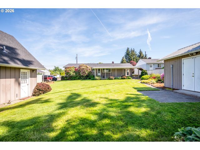 933 S NEVADA Dr, Longview, WA 98632
