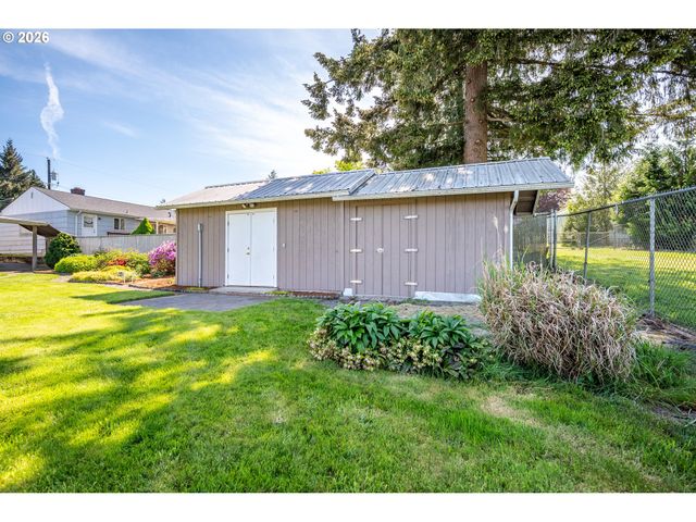 933 S NEVADA Dr, Longview, WA 98632