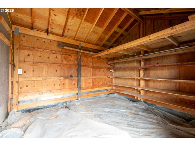 933 S NEVADA Dr, Longview, WA 98632
