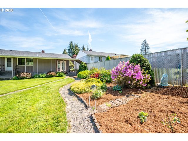 933 S NEVADA Dr, Longview, WA 98632