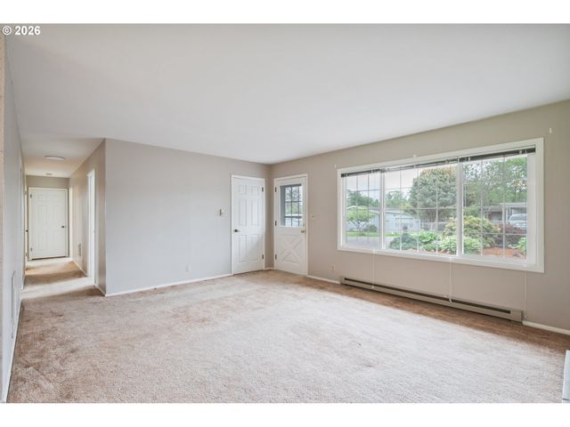933 S NEVADA Dr, Longview, WA 98632