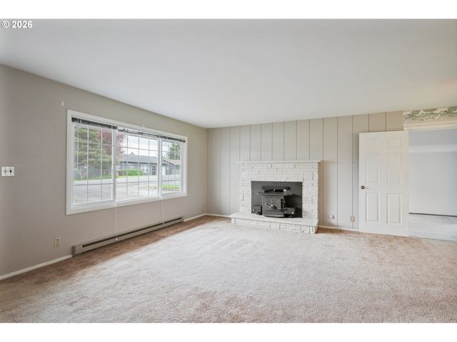 933 S NEVADA Dr, Longview, WA 98632