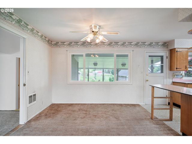 933 S NEVADA Dr, Longview, WA 98632