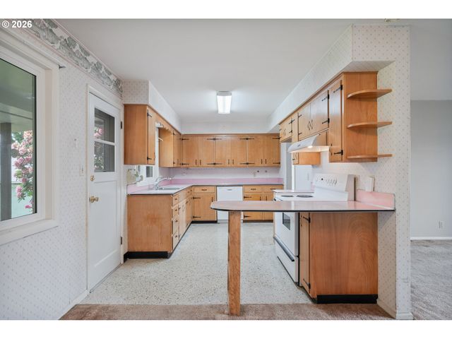 933 S NEVADA Dr, Longview, WA 98632
