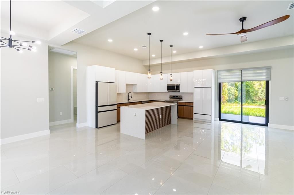 1015 Bagget ST E, LEHIGH ACRES, FL 33974 — photo 4