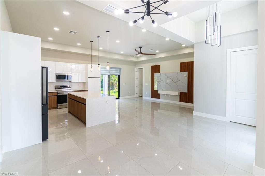 1015 Bagget ST E, LEHIGH ACRES, FL 33974 — photo 5