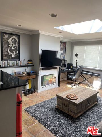 938 Palm Avenue 203, West Hollywood, CA 90069