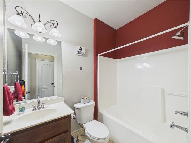 8 Brougham Lane, Bella Vista, AR 72714