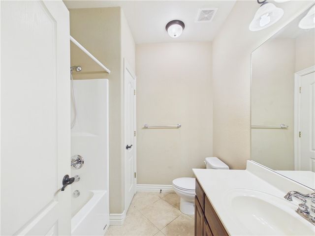 8 Brougham Lane, Bella Vista, AR 72714