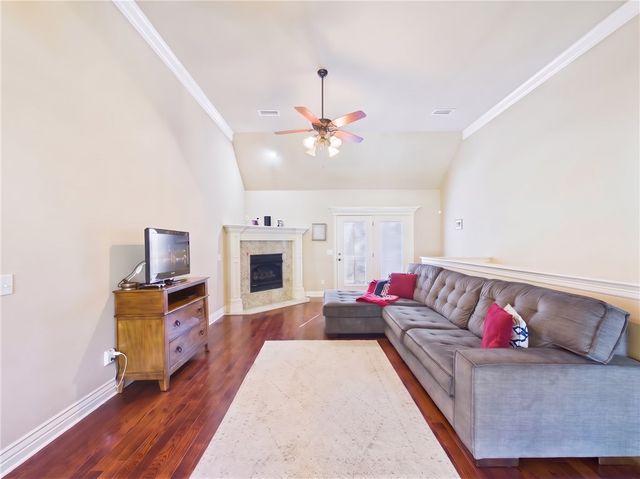8 Brougham Lane, Bella Vista, AR 72714