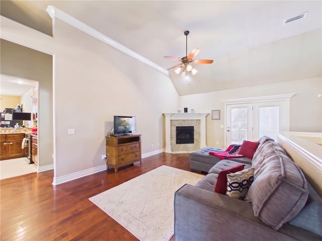 8 Brougham Lane, Bella Vista, AR 72714