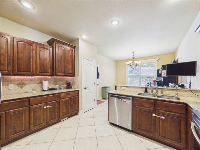 8 Brougham Lane, Bella Vista, AR 72714